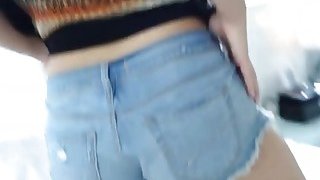 小鸟酱 一边玩假屌一边玩小穴